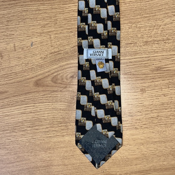 Versace tie - Picture 4 of 4